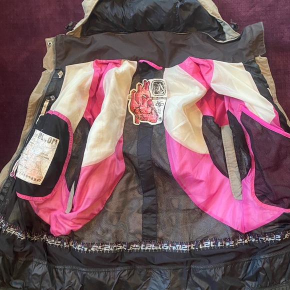 Volcom Snowboard Jacket - Picture 5 of 6